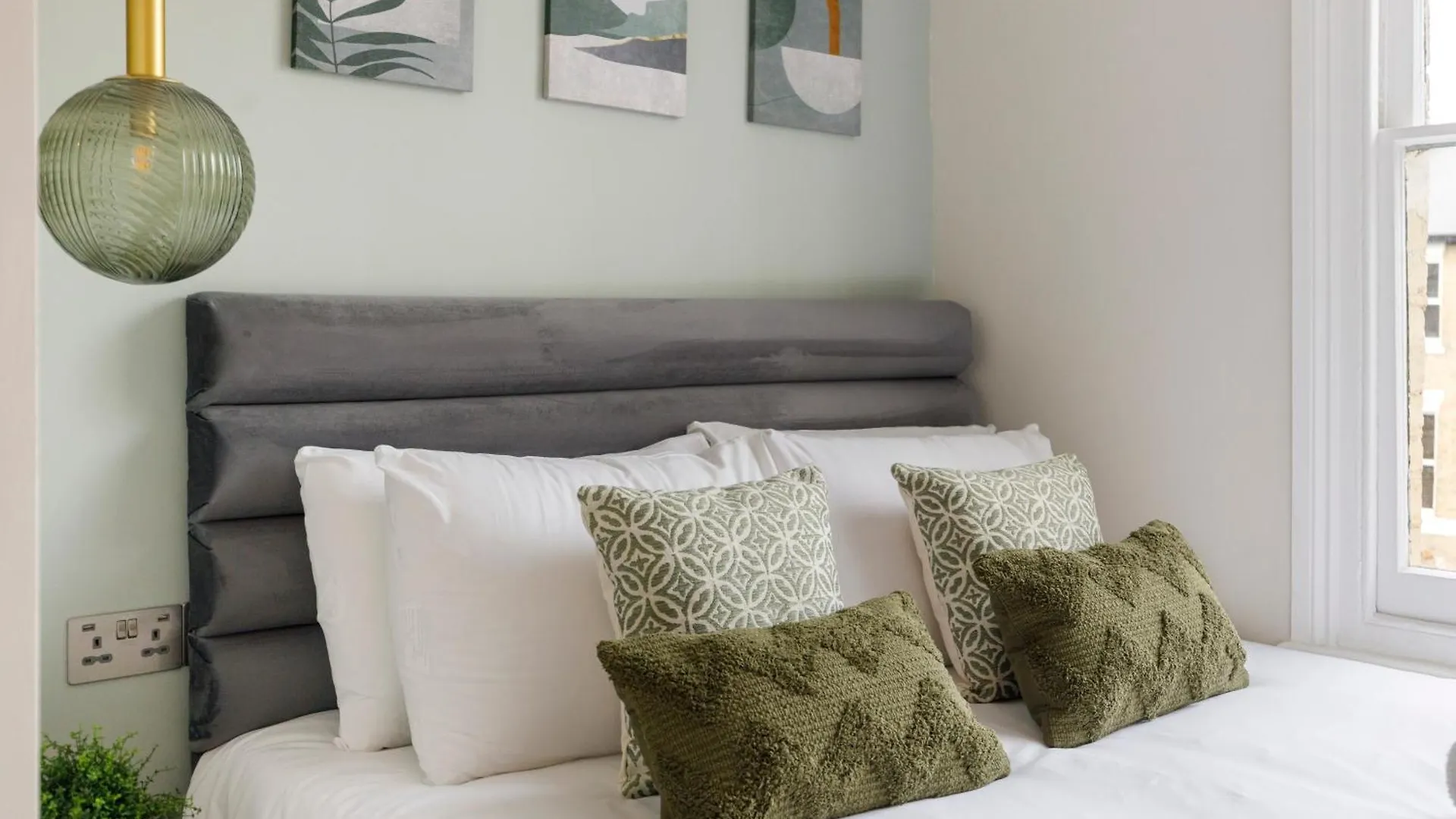 Urban Green Oasis Modern Minimalist Studio London Storbritannien