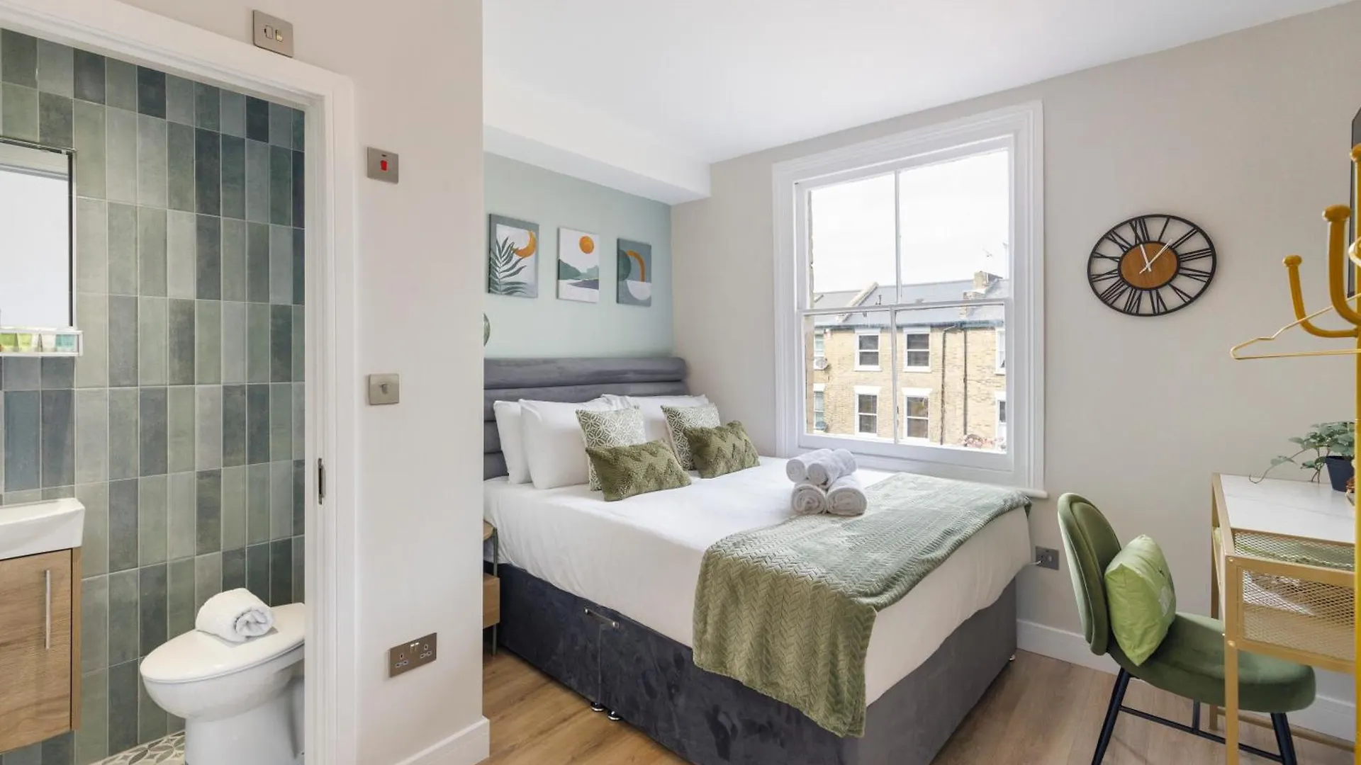 Lejlighed Urban Green Oasis Modern Minimalist Studio London