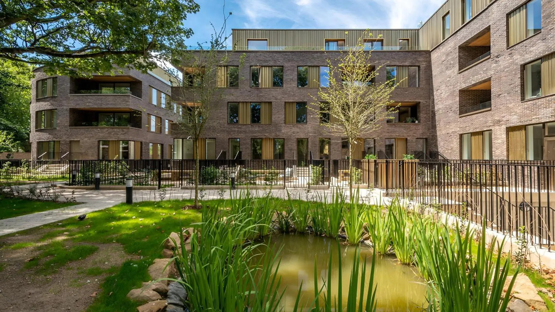 Lejlighed Urban Green Oasis Modern Minimalist Studio London